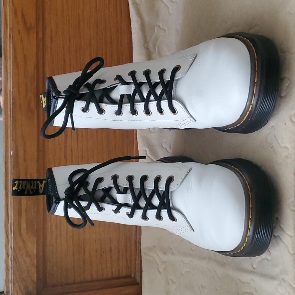 9 women's white Dr martens doc doctor platform zavala boots